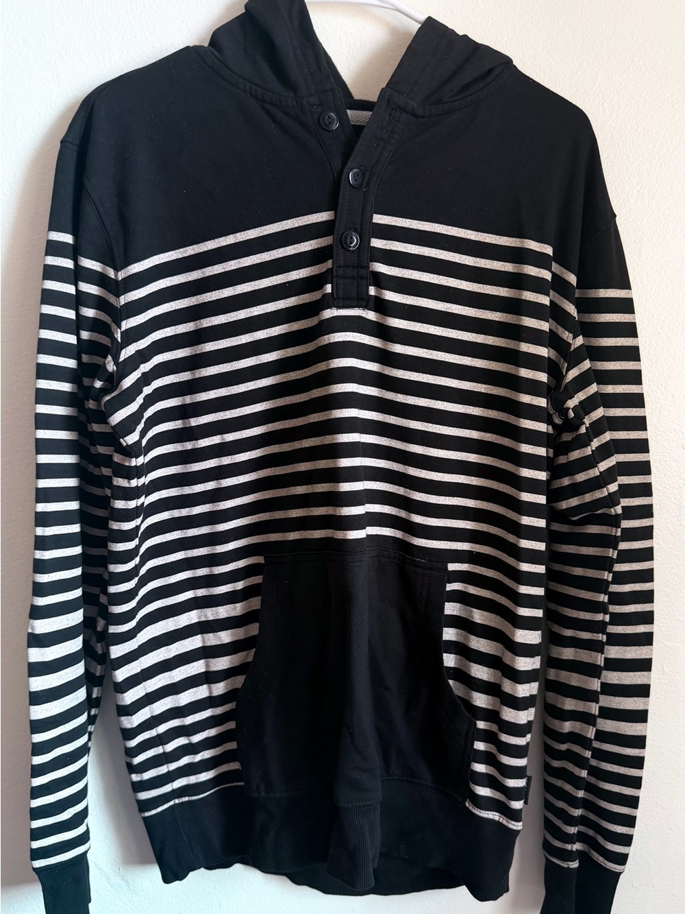 Quiksilver Mens Lightweight Black and White Striped Hooded Pullover size Medium